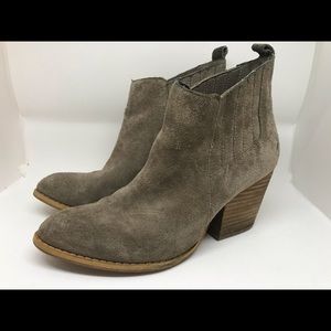 Crown vintage heeled bootie